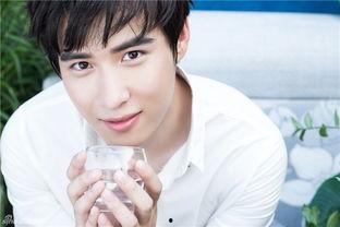 吴昊泽图片,光影交织下的青春风采