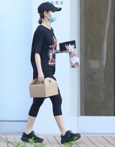 胡定欣生活照,揭秘明星私下的真实魅力