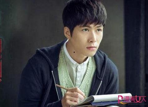 陈学冬父母家庭背景,出身平凡家庭，砥砺前行成就星途璀璨